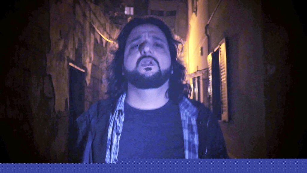 Un'immagine tratta dal videoclip ufficiale di Ombre